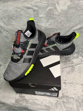 New in Box ☑️ adidas Kaptir 4.0 K -Size 7